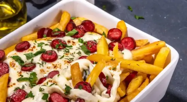 Urozmaić frytki! Sosy, loaded fries i dania główne inspiracje
