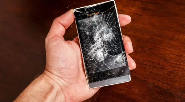 Jak naprawić pękniętą szybkę w telefonie: skuteczne metody i porady