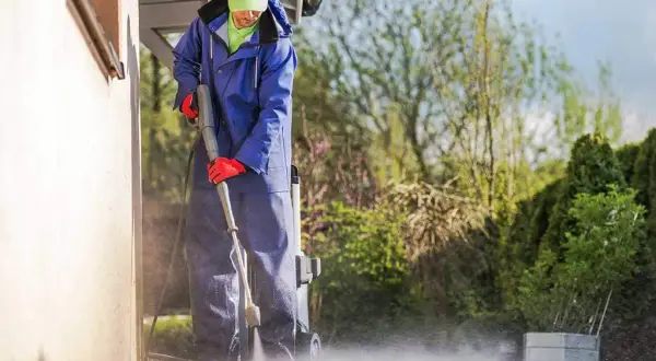 Skuteczne sposoby na zmycie cementu z kostki brukowej bez uszkodzeń