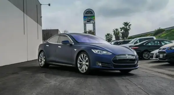 Tesla S Dual Motor: Erleben Sie die beeindruckende Leistung und Reichweite