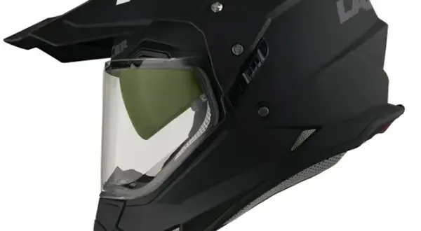 Kask enduro z szybą czy bez? Ekspert radzi, co wybrać