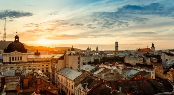 Jak dojechać z lotniska Lwów do centrum - najlepsze opcje i ceny
