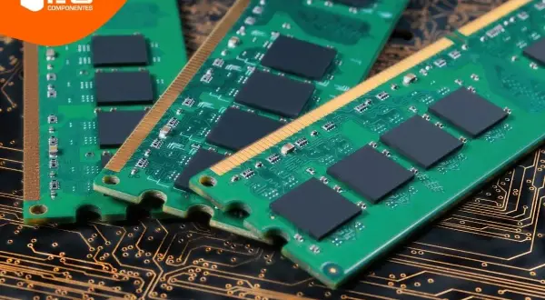 Módulos de memoria RAM verdes con chips negros sobre un circuito impreso dorado.