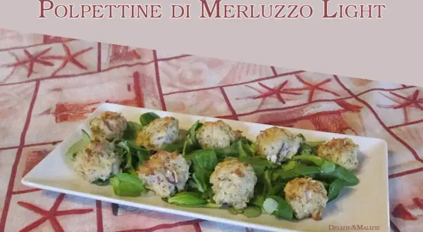 Polpettine di merluzzo light su letto di insalata fresca, un piatto leggero e gustoso.