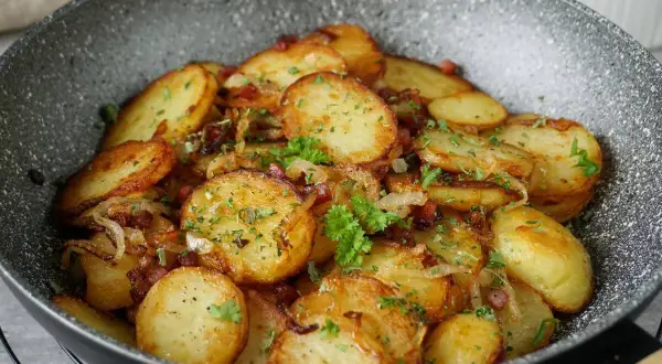 Perfekte Bratkartoffeln: Welche Gewürze machen sie knusprig?