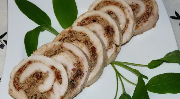 Pyszne roladki drobiowe z suszonymi pomidorami - prosta receptura