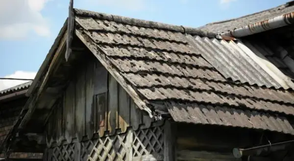 Eternit na dach – zdrowotne zagrożenia i obowiązki właścicieli