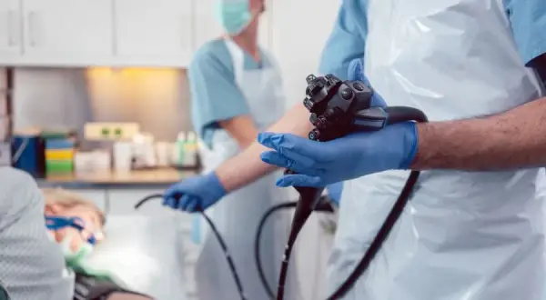 Jak wygląda badanie u gastroenterologa? Co musisz wiedzieć przed wizytą