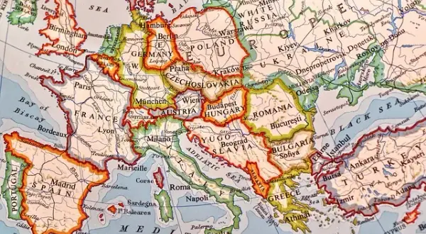 Ile trwa lot z Polski do Francji? Zaskakujące różnice w czasie!
