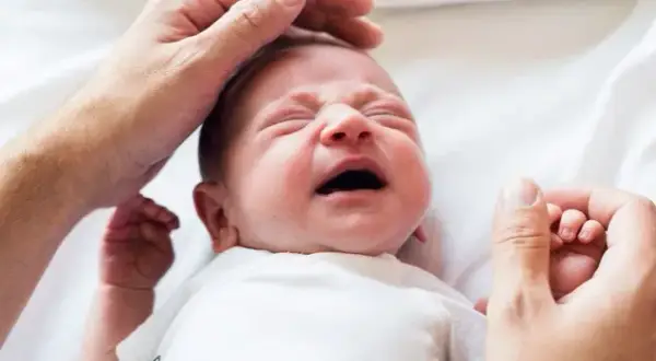 Jakie leki na kolkę u niemowlaka skutecznie łagodzą ból i płacz?