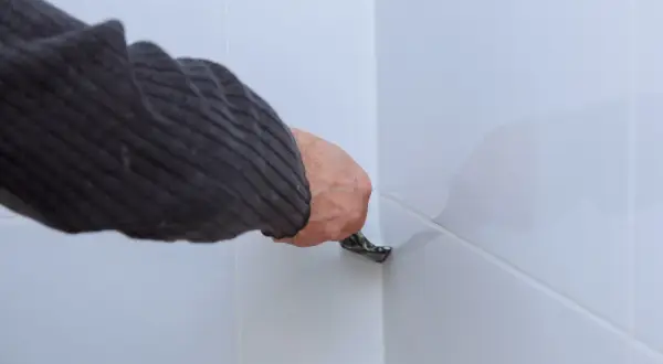 Jak użyć silikonu bez pistoletu - sprawdzone metody aplikacji bez narzędzi