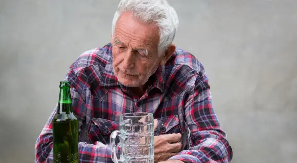Alkohol po zawale: Czy można pić? Bezpieczne ilości i ryzyko