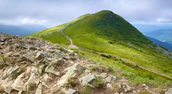Bieszczady: Najpiękniejsze miejsca i trasy. Odkryj ich magię!