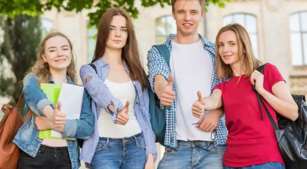Czy szkoła policealna daje status ucznia i jakie są tego konsekwencje?