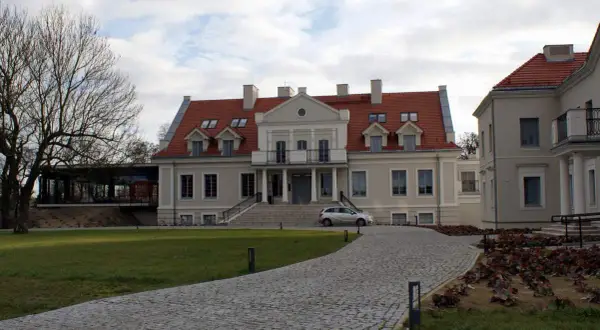 Chomiąża Szlachecka: skarby historii i atrakcje turystyczne
