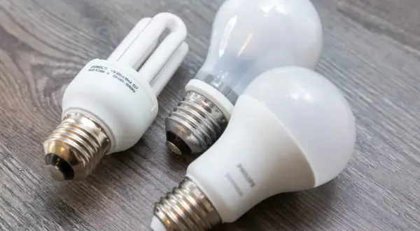 Żarówka LED 30 watt - oszczędność energii i długotrwałe oświetlenie