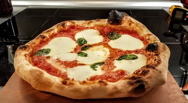 Jak zrobić pizzę w domu - prosta receptura na idealne ciasto