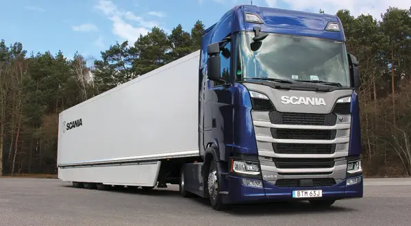 Ile oleju do silnika Scania R450? Sprawdź, aby uniknąć kosztów