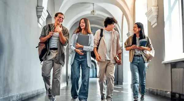 Praca za granicą po studiach w Polsce: Jak uniknąć trudności i znaleźć zatrudnienie