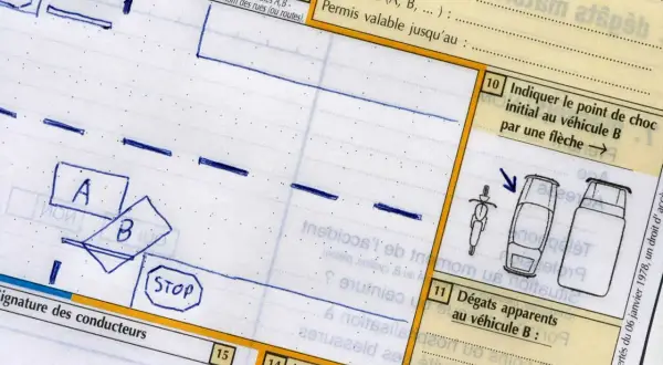 Exemple croquis constat d'accident : un stop, des véhicules A et B, et une flèche indiquant le point de choc.