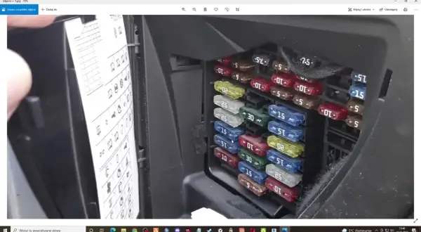 Gdzie są bezpieczniki w Golf 4? Sprawdź, aby uniknąć problemów elektrycznych