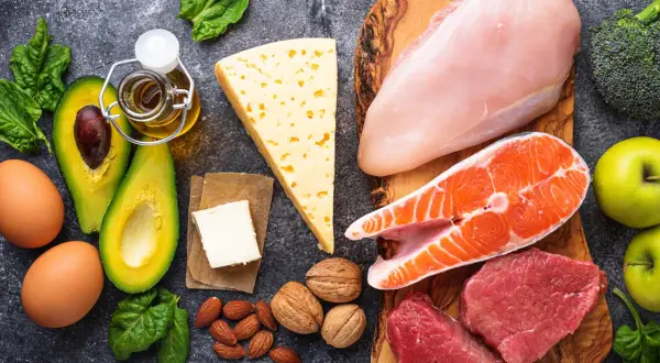 Keto po treningu: Co jeść, by budować mięśnie i trzymać ketozę?