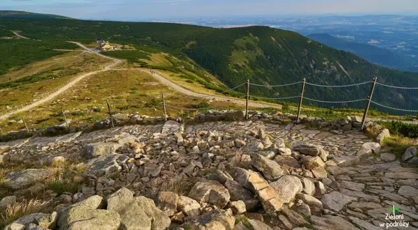 Śnieżka z Karpacza: Porównanie szlaków. Wybierz swój idealny!