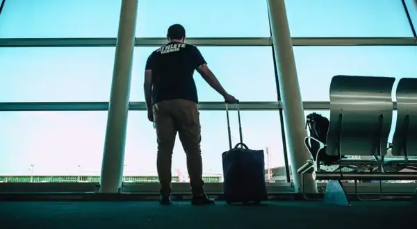 Co można zabrać do bagażu podręcznego Wizz Air – uniknij problemów na lotnisku