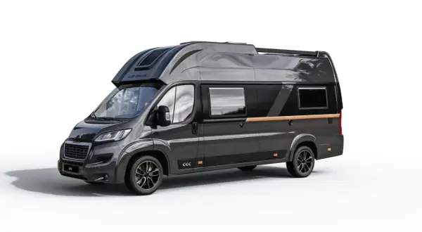 Elegancki, ciemnoszary camper dwuosobowy z podnoszonym dachem i drewnianymi akcentami. Idealny na podróże we dwoje.