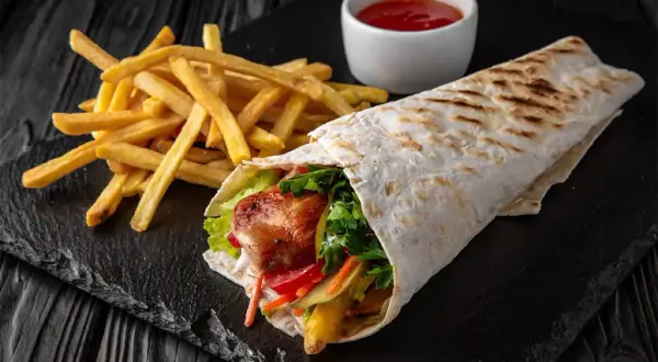 Czy kebab w tortilli jest zdrowy? Wartości odżywcze, korzyści i zagrożenia