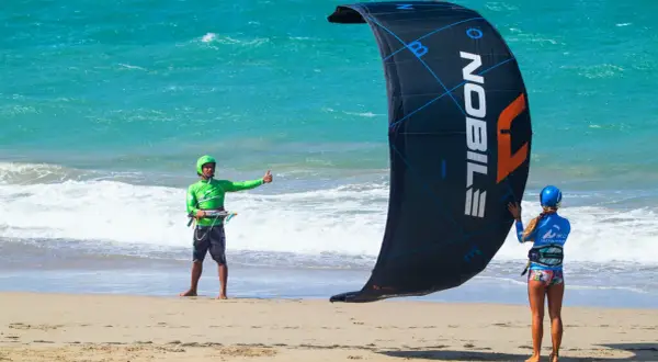 Kitesurfing: Ile kosztuje start? Pełny kosztorys i porady finansowe