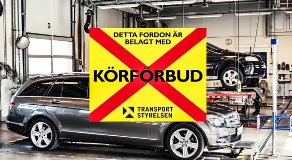 Bilbesiktning: skylt med texten "Körförbud" över en bil. Sista besiktningsdag kan vara en mardröm.