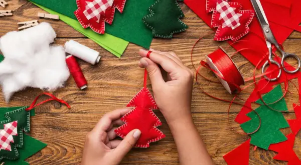 Jak zrobić ozdoby choinkowe? DIY pomysły i porady ekspertki
