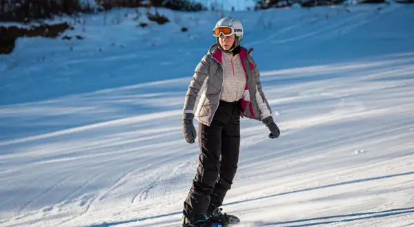 Ile kosztuje nauka jazdy na snowboardzie? Ceny, które zaskoczą