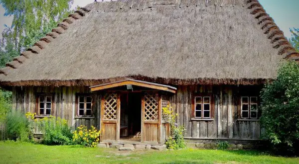 Skansen na Podlasiu: Wasilków czy Ciechanowiec? Wybierz idealny!