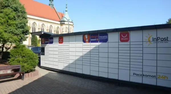 Czy InPost pracuje w nocy? Oto co musisz wiedzieć o dostawach