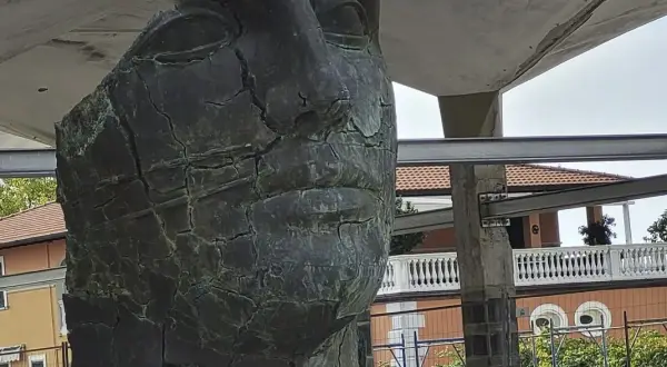 Pietrasanta i Igor Mitoraj: jak małe miasteczko zmieniło sztukę