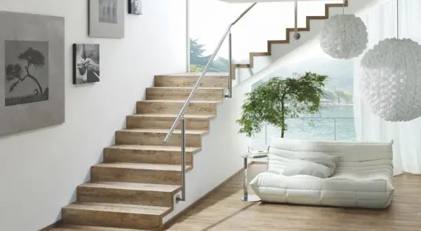 Wohnzimmer mit Treppe: Stilvolle Ideen für ein modernes Zuhause
