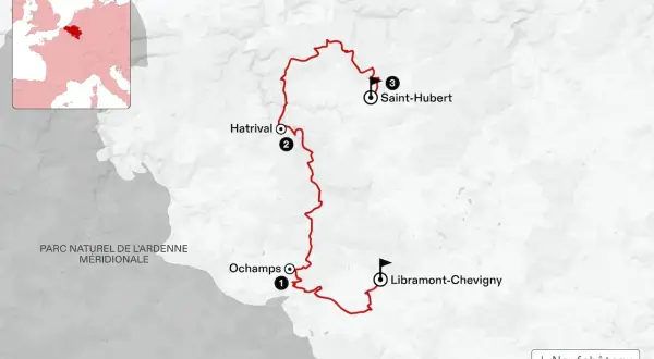 Carte d'un itinéraire de trek en Belgique, traversant le Parc Naturel de l'Ardenne Méridionale, avec des points de passage à Ochamps, Hatrival et Saint-Hubert.