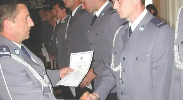 Praca w policji po studiach prawniczych - jak zdobyć wymarzoną posadę?