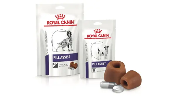 Dos paquetes de Royal Canin Pill Assist, uno para perros medianos/grandes y otro para perros pequeños, con golosinas para ocultar pastillas. ¡Así es como darle una pastilla a un perro!