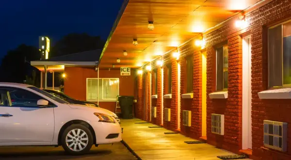 Czym się różni hotel od motelu? Odkryj kluczowe różnice i wybierz mądrze