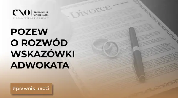 Pozew o rozwód wzór uzasadnienia. Dokumenty prawne, obrączki i pióro na tle tekstu "Divorce". #prawnik_radzi