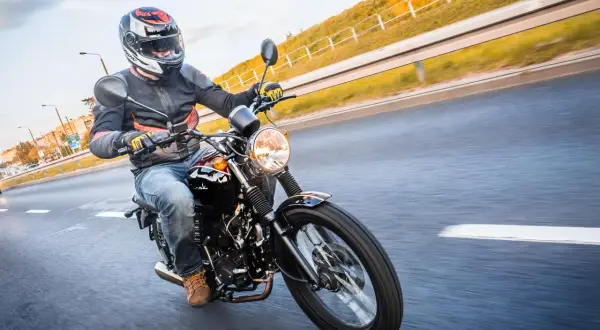 Motorower bez prawa jazdy? Sprawdź, czy możesz jeździć legalnie!