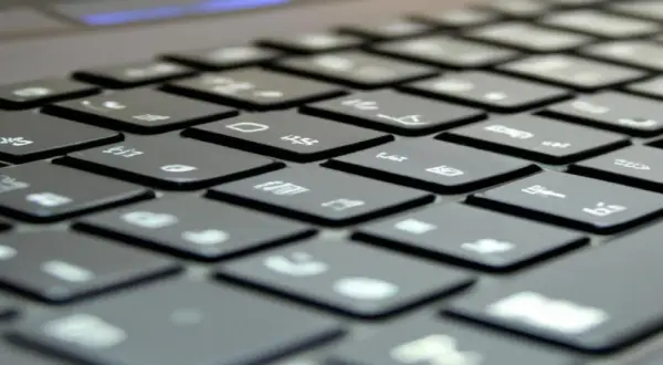 Jak włączyć klawiaturę ekranową w Windows i uniknąć problemów z pisaniem