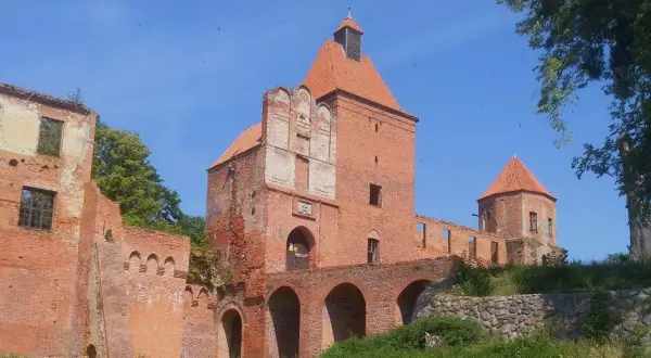 Jak zdobywano zamki w średniowieczu: tajemnice oblężeń i strategii