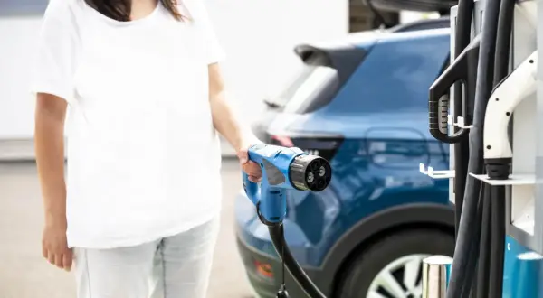 Samochód elektryczny ile przejedzie? Odkryj zasięg najlepszych modeli