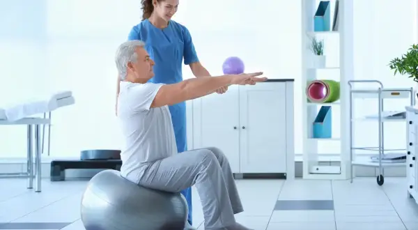 Zasiłek rehabilitacyjny po L4 ile wynosi? Sprawdź, ile możesz otrzymać