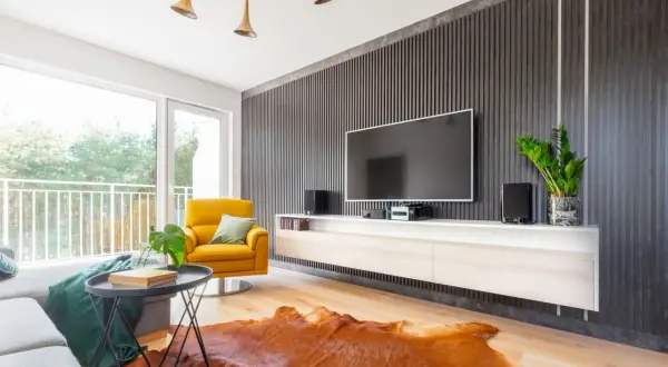 Stylowe dekoracje ścienne w salonie, które zachwycą każdego gościa