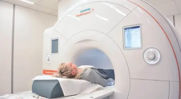 Czy na rezonans magnetyczny można mieć hybrydy? Ważne informacje i zalecenia